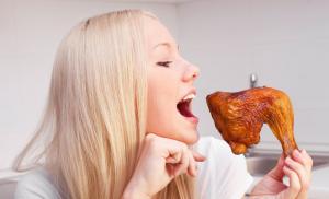 Dada ayam panggang: berapa banyak kalori