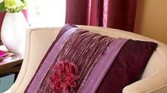 Cara mendekorasi bantal dan membuat karya seni nyata Bantal dekoratif dengan applique untuk ruang tamu