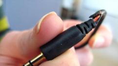 Bagaimana cara memperbaiki headphone di rumah?