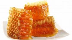 Mierea și fructoza versus zahăr: merită înlocuită?