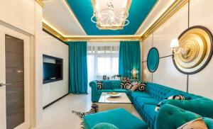 Tirai pirus - ikhtisar keunggulan interior dan kombinasi terbaik dalam desain (115 ide foto) Tirai di kamar tidur dengan warna pirus
