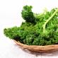 Kale decorativă și sănătoasă: soiuri cu frunze ondulate, cu frunze de coșuri și cu frunze plate