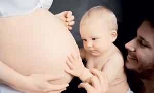 Este posibil să alăptați în timpul sarcinii repetate Este posibil să hrăniți copilul mamei