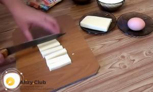 Stik keju terbuat dari adonan ragi
