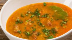 Reteta: Supa de linte rosie cu pui afumat - bulion de prepelita